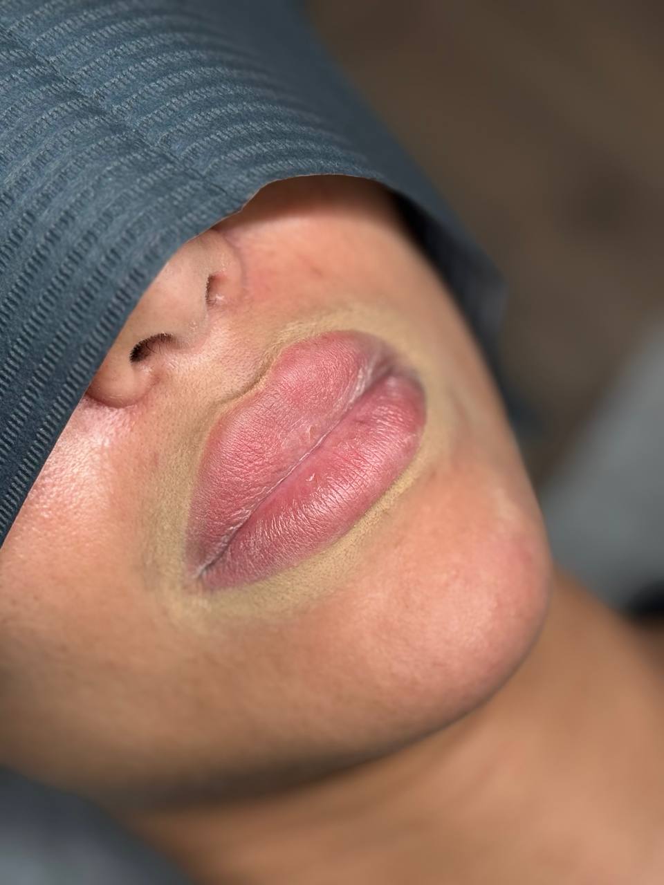 Séance de Lip Blush douce et confortable au studio Majida Glam